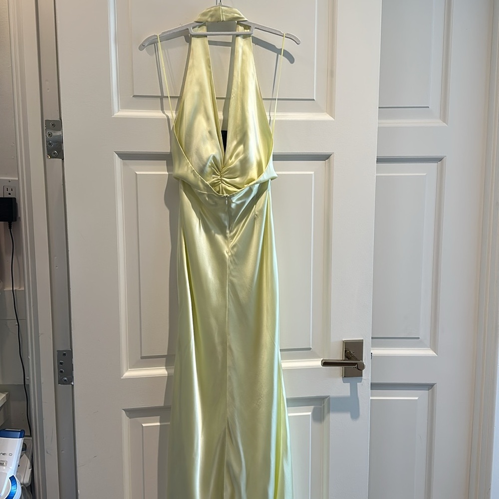 The Bar Celeste Silk Gown in Chiffon Yellow with Black Rosette. Size 4 - Picture 5 of 7